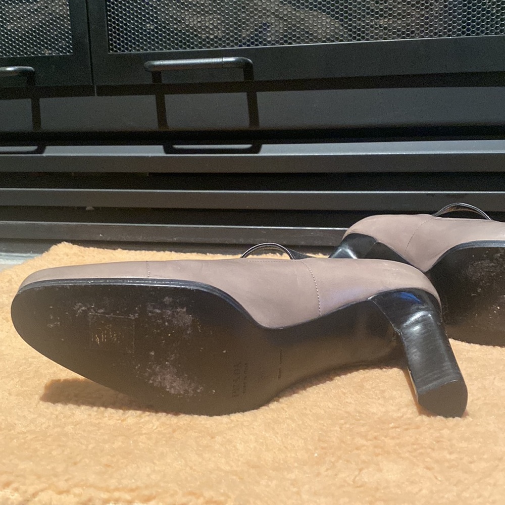 Classic Prada Mary Jane Heeled Shoes Size 38. Excellent Condition. Worn Once. - Picture 4 of 8